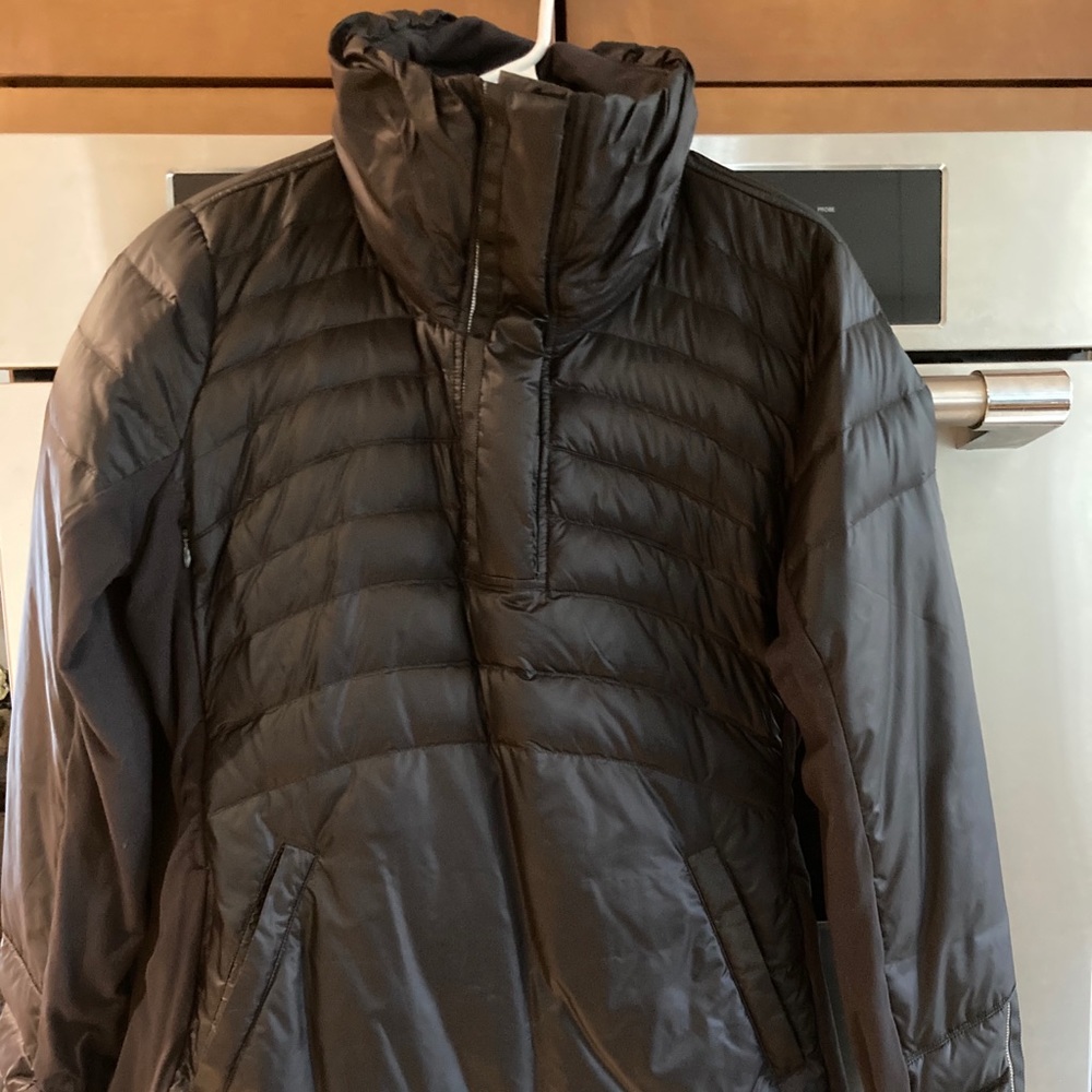 Lululemon pullover goose down puffer jacket.